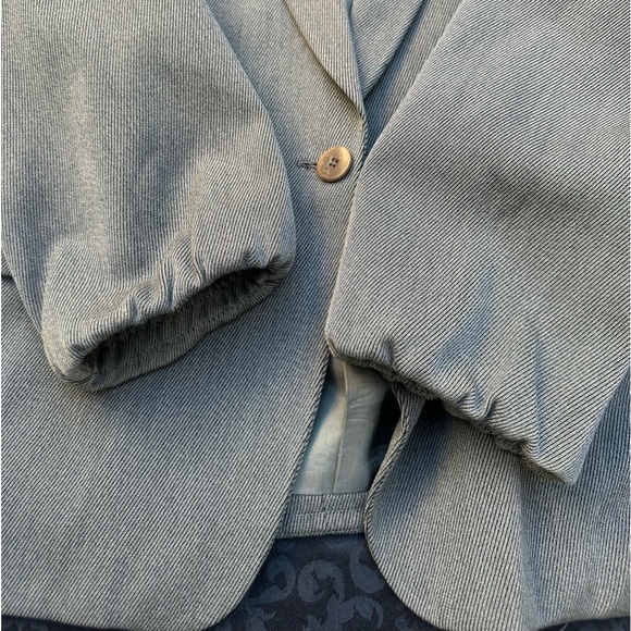 Giorgio Armani Vintage blazer/suit jacket
Made in Italy
Size 8 (IT 42) - Picture 5 of 6